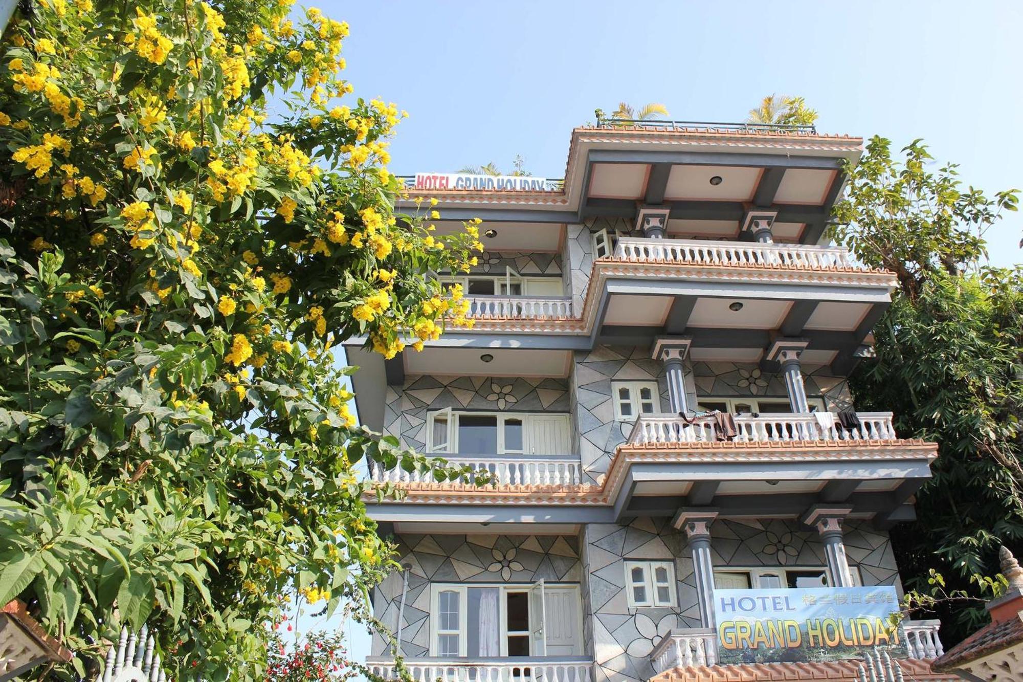 Hotel Grand Holiday Pokhara Buitenkant foto