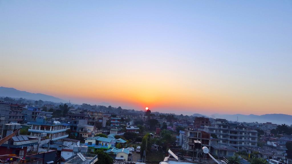 Hotel Grand Holiday Pokhara Buitenkant foto