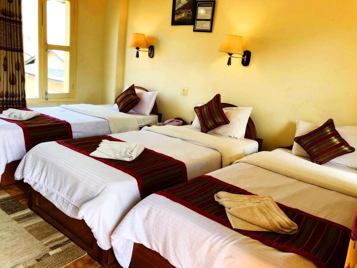 Hotel Grand Holiday Pokhara Buitenkant foto