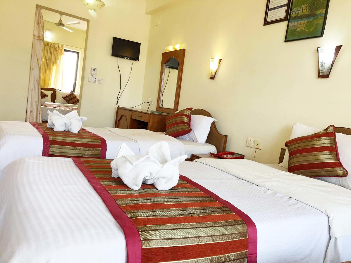 Hotel Grand Holiday Pokhara Buitenkant foto
