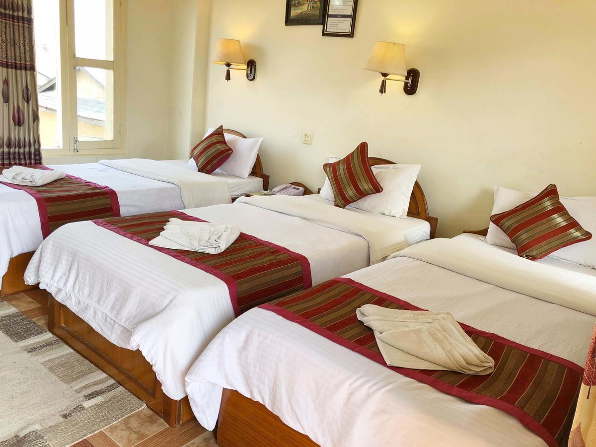 Hotel Grand Holiday Pokhara Buitenkant foto