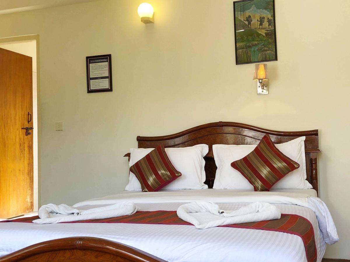 Hotel Grand Holiday Pokhara Buitenkant foto