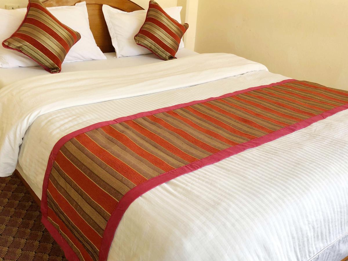 Hotel Grand Holiday Pokhara Buitenkant foto