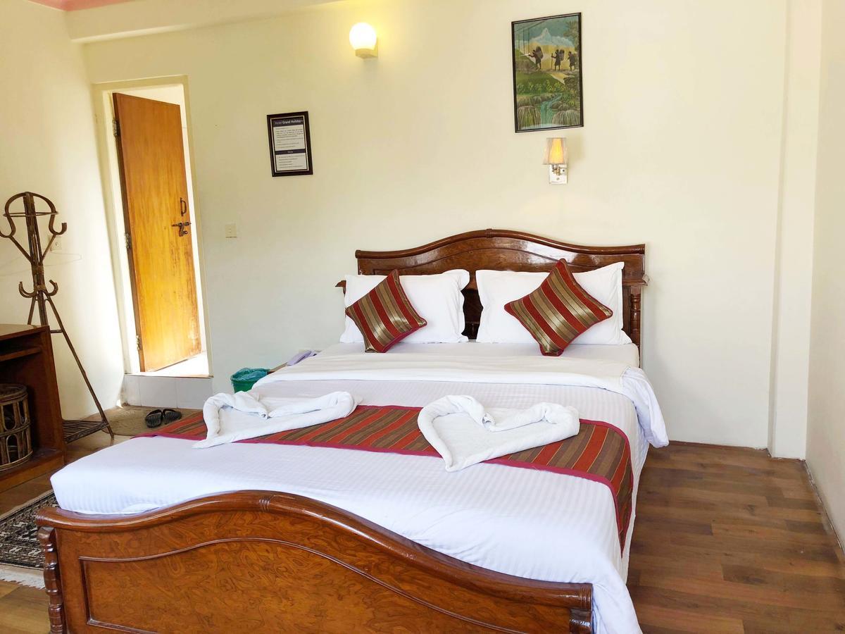 Hotel Grand Holiday Pokhara Buitenkant foto