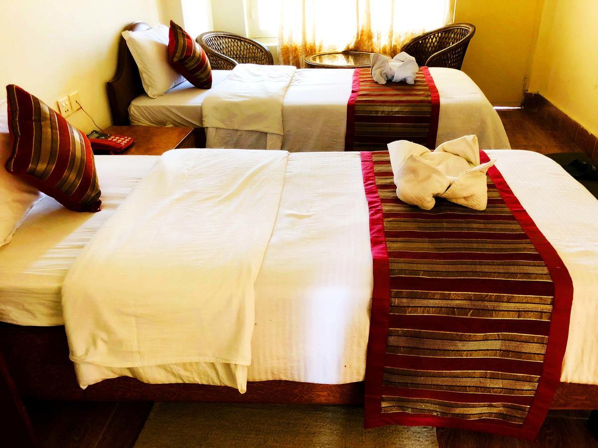 Hotel Grand Holiday Pokhara Buitenkant foto