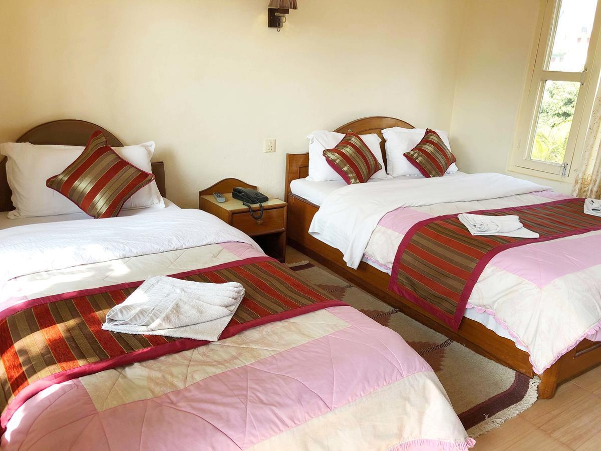 Hotel Grand Holiday Pokhara Buitenkant foto