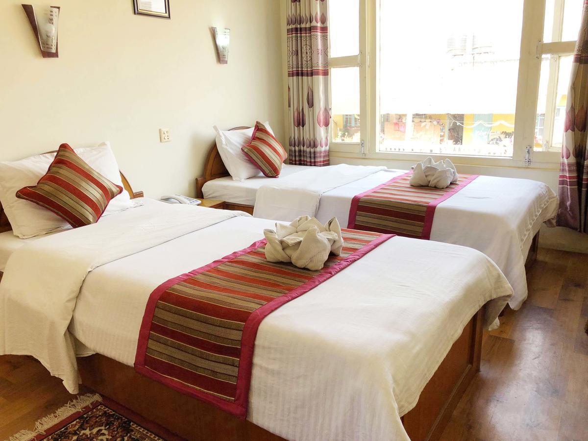 Hotel Grand Holiday Pokhara Buitenkant foto
