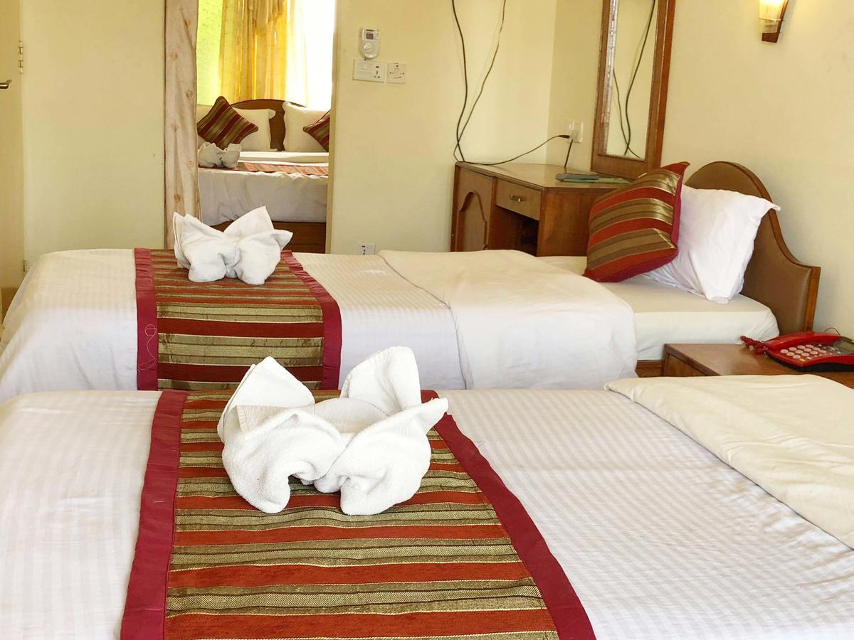 Hotel Grand Holiday Pokhara Buitenkant foto