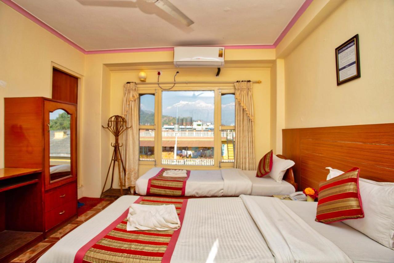 Hotel Grand Holiday Pokhara Buitenkant foto