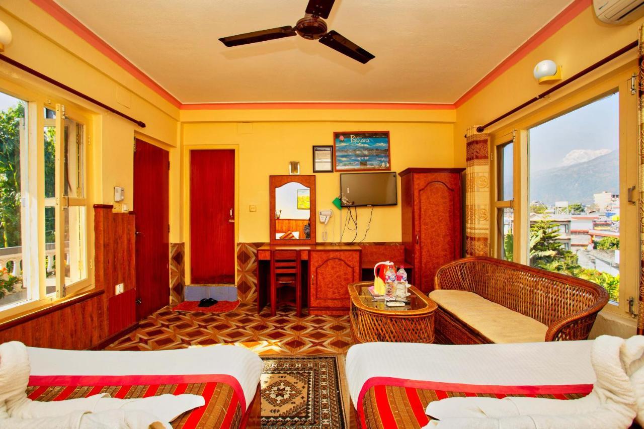 Hotel Grand Holiday Pokhara Buitenkant foto