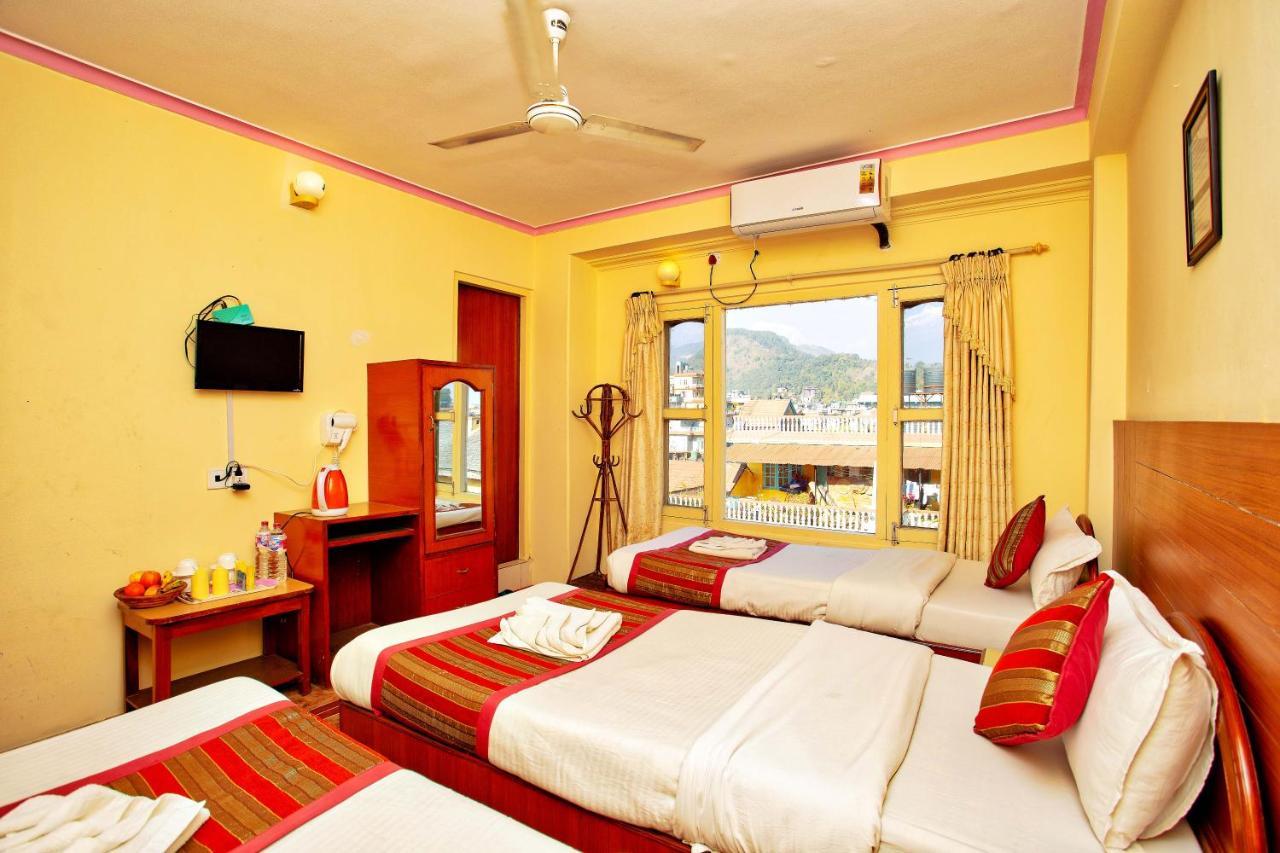 Hotel Grand Holiday Pokhara Buitenkant foto