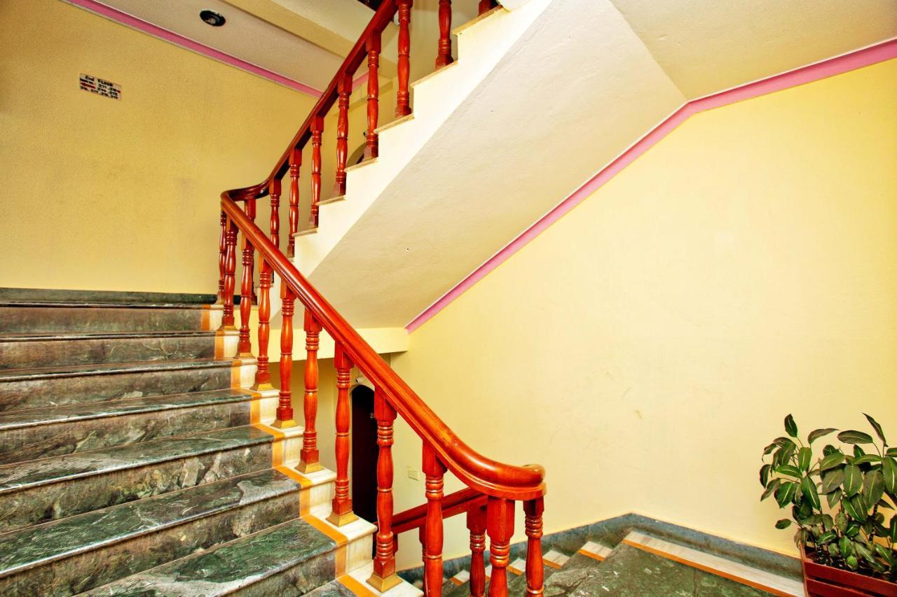 Hotel Grand Holiday Pokhara Buitenkant foto