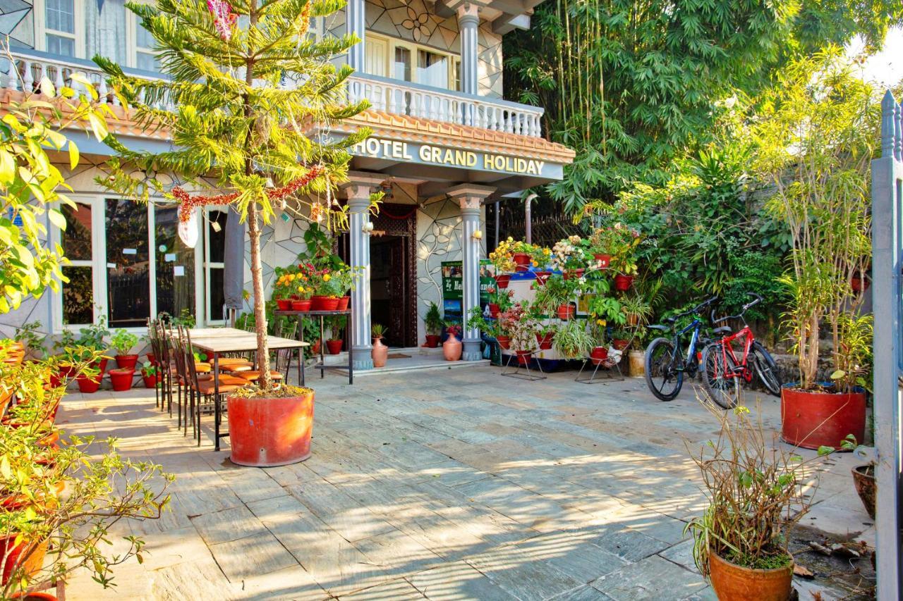 Hotel Grand Holiday Pokhara Buitenkant foto