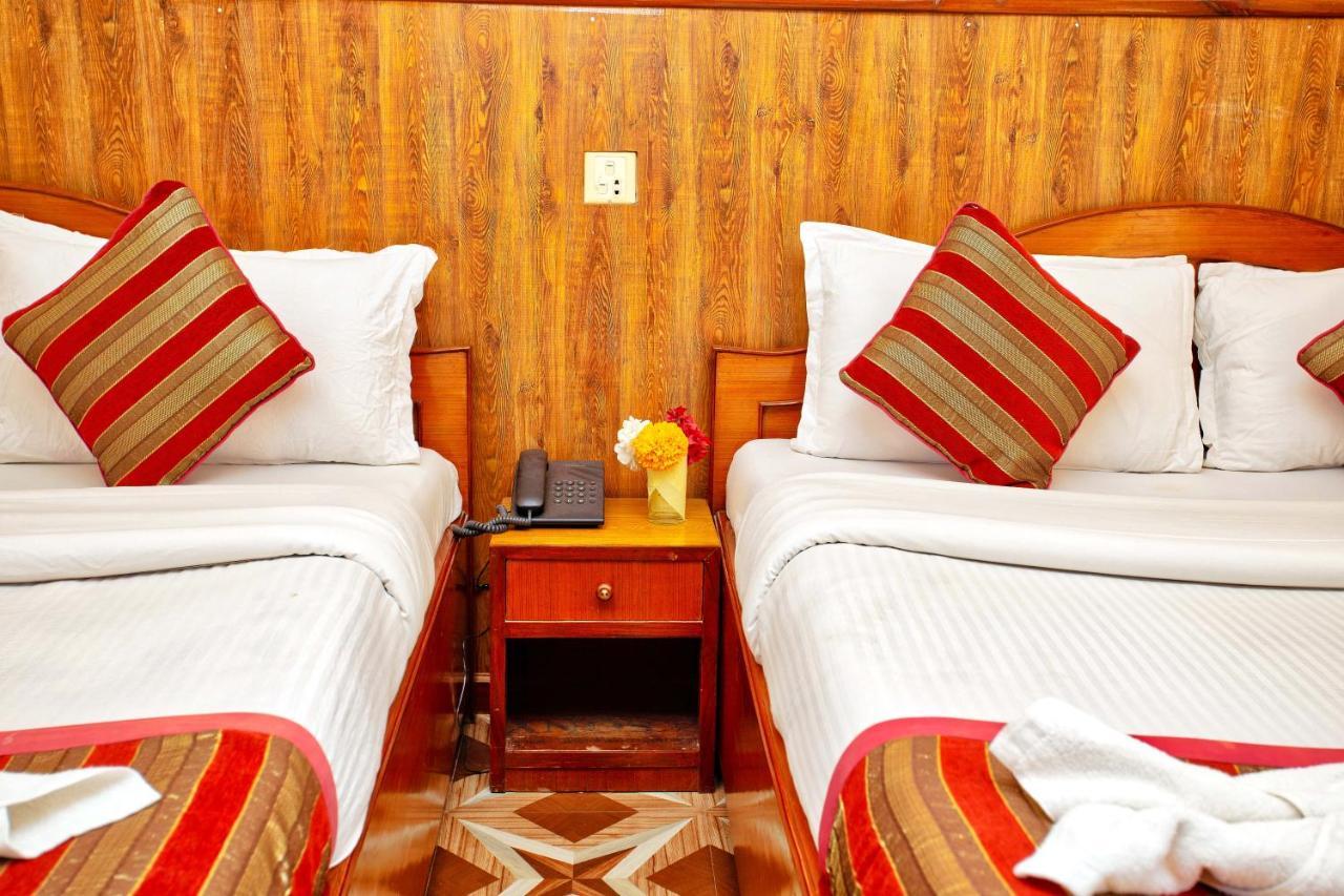 Hotel Grand Holiday Pokhara Buitenkant foto