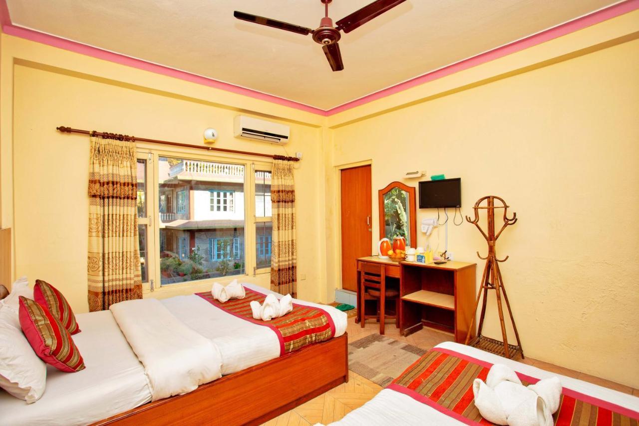 Hotel Grand Holiday Pokhara Buitenkant foto
