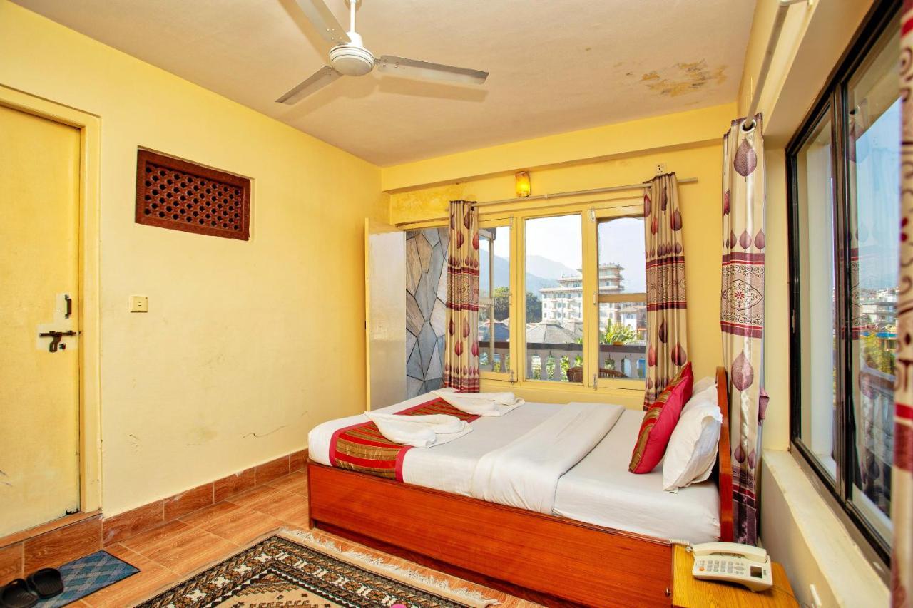 Hotel Grand Holiday Pokhara Buitenkant foto