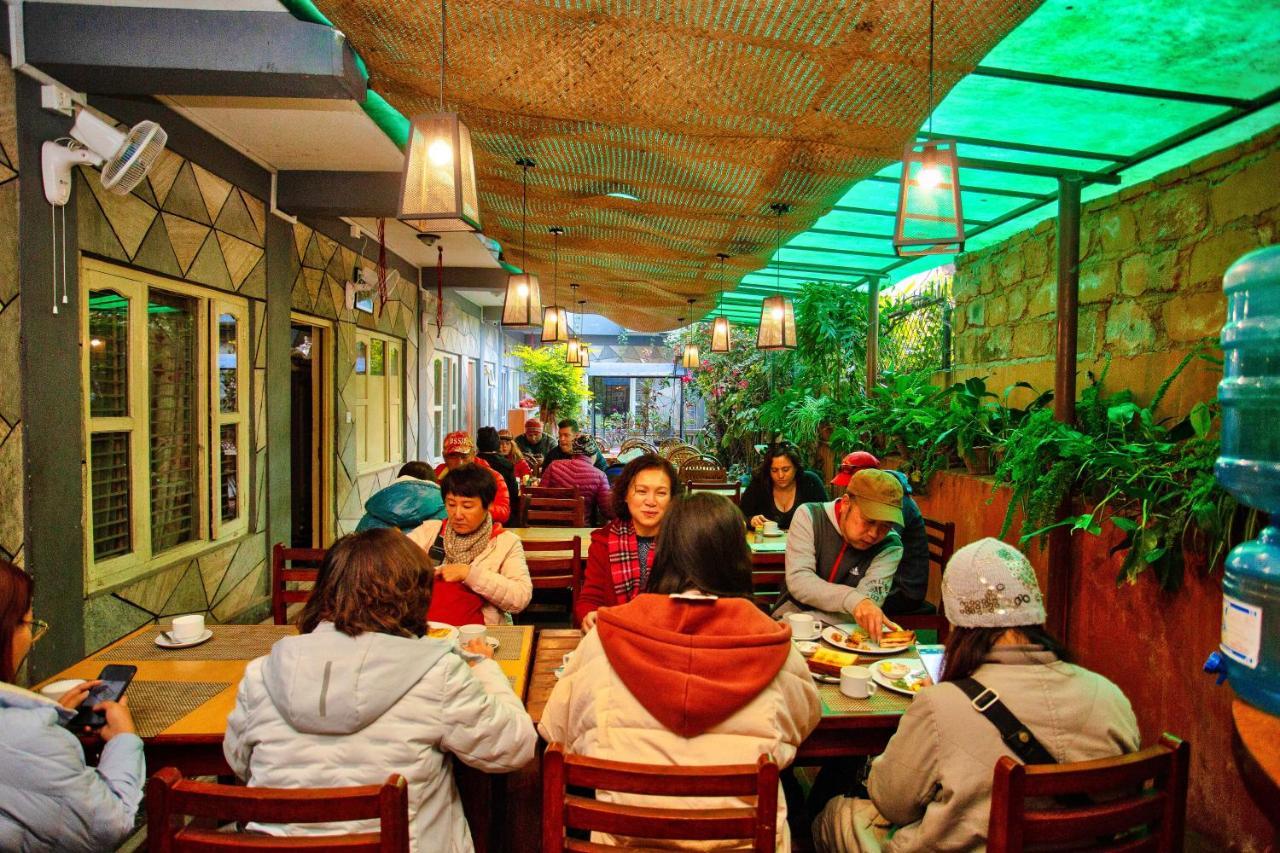 Hotel Grand Holiday Pokhara Buitenkant foto