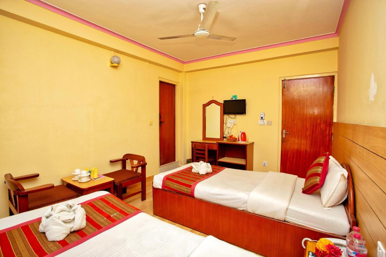 Hotel Grand Holiday Pokhara Buitenkant foto