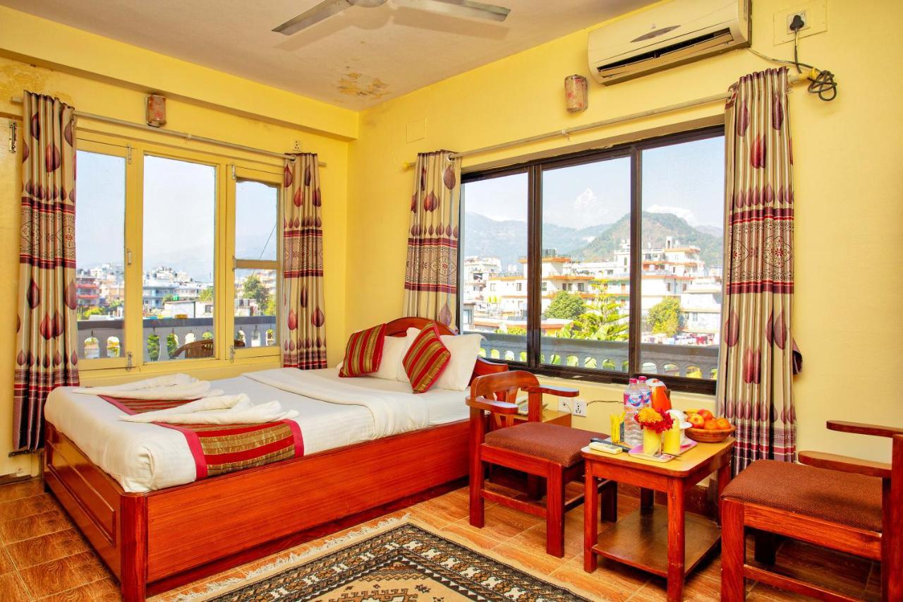 Hotel Grand Holiday Pokhara Buitenkant foto