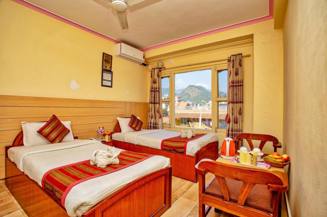 Hotel Grand Holiday Pokhara Buitenkant foto