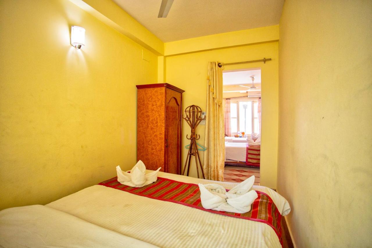 Hotel Grand Holiday Pokhara Buitenkant foto
